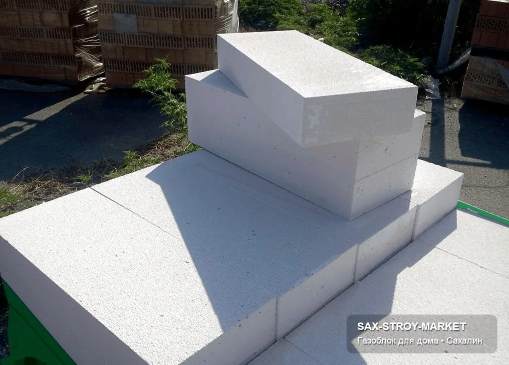 газоблоки — газобетонный блок крупным планом для условий Сахалина, ракурс 34