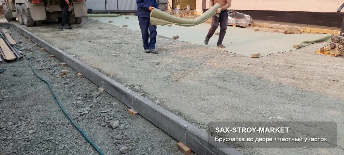 Дорожка и брусчатка в Южно-Сахалинске: подрезка у края, финишная подрезка и удобный проход по участку.
