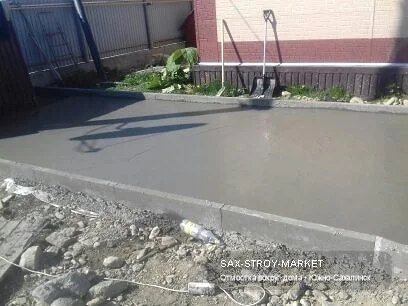 отмостка — уклон от здания для объекта в Южно-Сахалинске, рабочий ракурс 2
