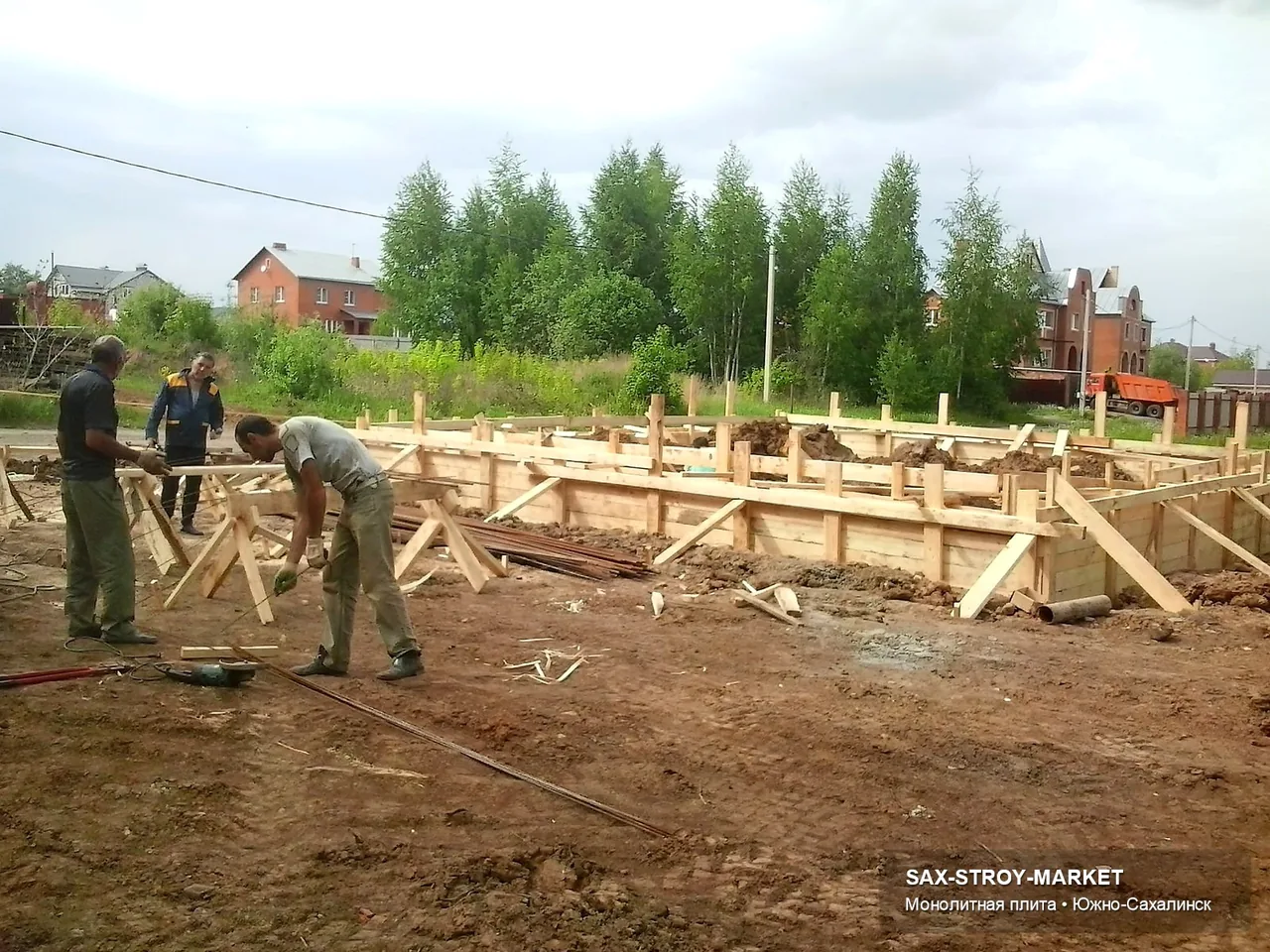 Контур будущего дома для загородного дома: привязка к дому, защита от влаги и привязка к рельефу участка.