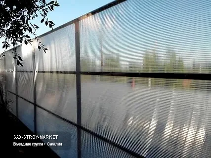 Металлическая калитка для проходной зоны в Южно-Сахалинске: такой проход удобен для частного дома, где нужен быстрый доступ без открытия ворот. Важны высота, ширина прохода, фурнитура и аккуратное примыкание к соседним секциям.