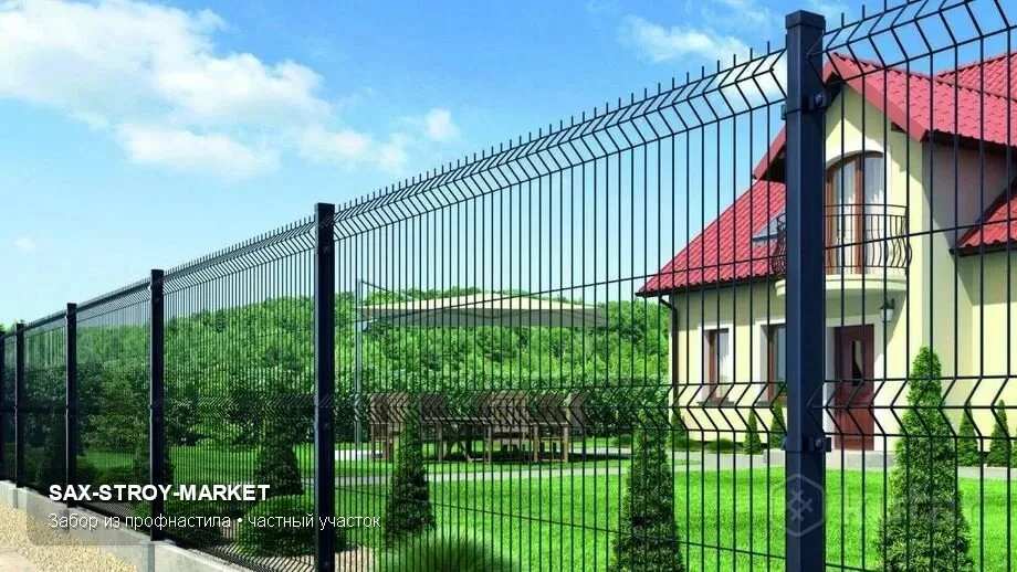 Закрытый периметр из профлиста в Южно-Сахалинске: профнастил закрывает двор без тяжелого визуального перегруза. Такой забор закрывает двор от улицы и помогает быстро собрать ровную линию периметра.