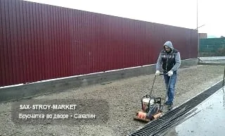 Укладка брусчатки: покрытие на участке, готовая зона покрытия — Южно-Сахалинск, Сах-Строй-Маркет