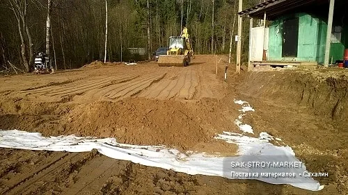Устройство фундамента: основание под дом, этап монолитного основания — Южно-Сахалинск, Сах-Строй-Маркет