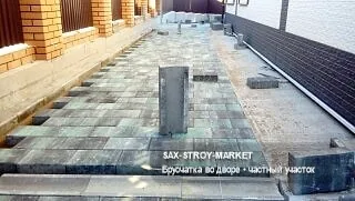 Укладка брусчатки: покрытие на участке, бордюр и край покрытия — Южно-Сахалинск, Сах-Строй-Маркет