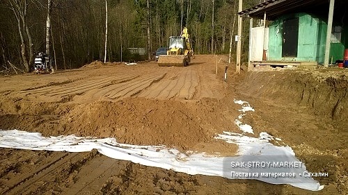 Устройство фундамента: основание под дом, этап монолитного основания — Южно-Сахалинск, Сах-Строй-Маркет