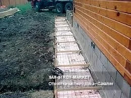 Устройство фундамента: основание под дом, этап монолитного основания — Южно-Сахалинск, Сах-Строй-Маркет
