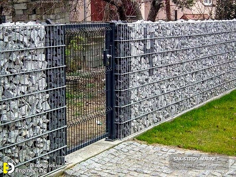Установка забора: ограждение участка, секции выставлены по линии — Южно-Сахалинск, Сах-Строй-Маркет