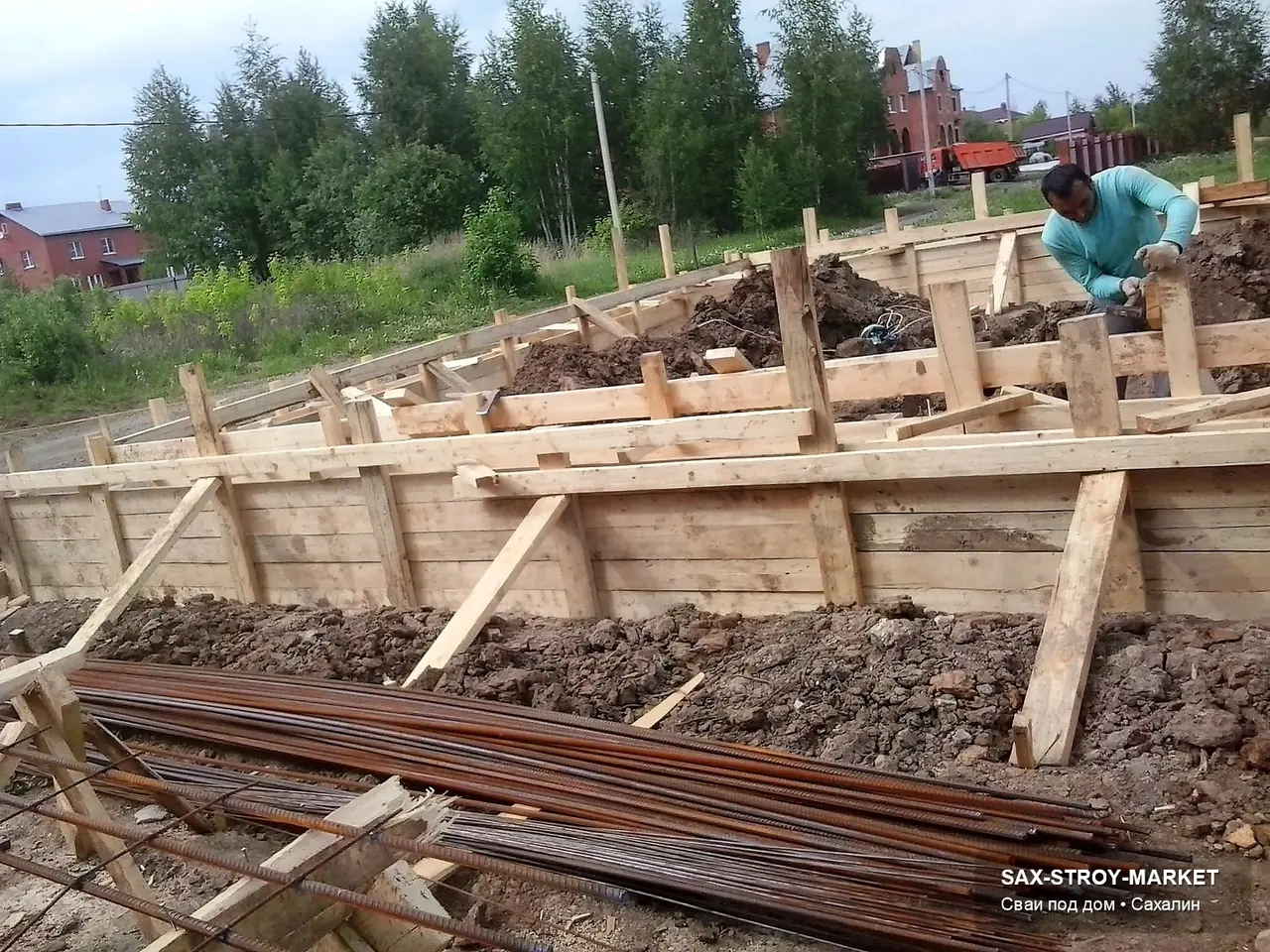 Устройство фундамента: основание под дом, каркас готов к бетонированию — Южно-Сахалинск, Сах-Строй-Маркет