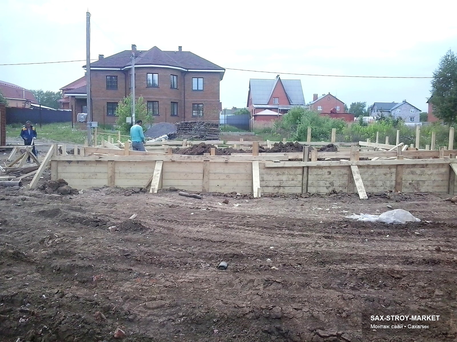 Устройство фундамента: основание под дом, каркас готов к бетонированию — Южно-Сахалинск, Сах-Строй-Маркет