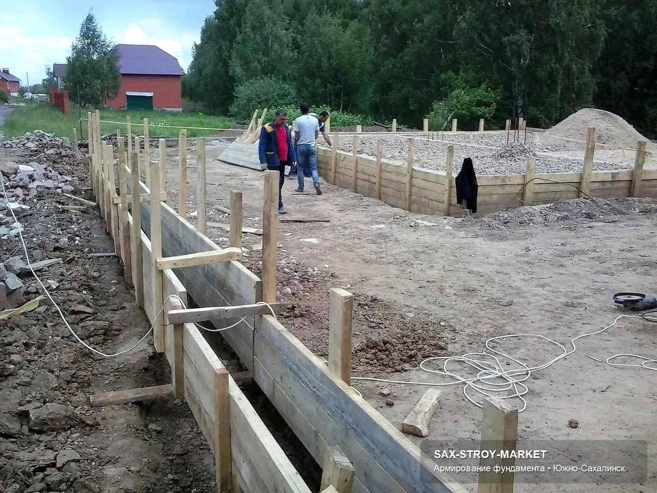 Устройство фундамента: основание под дом, каркас готов к бетонированию — Южно-Сахалинск, Сах-Строй-Маркет