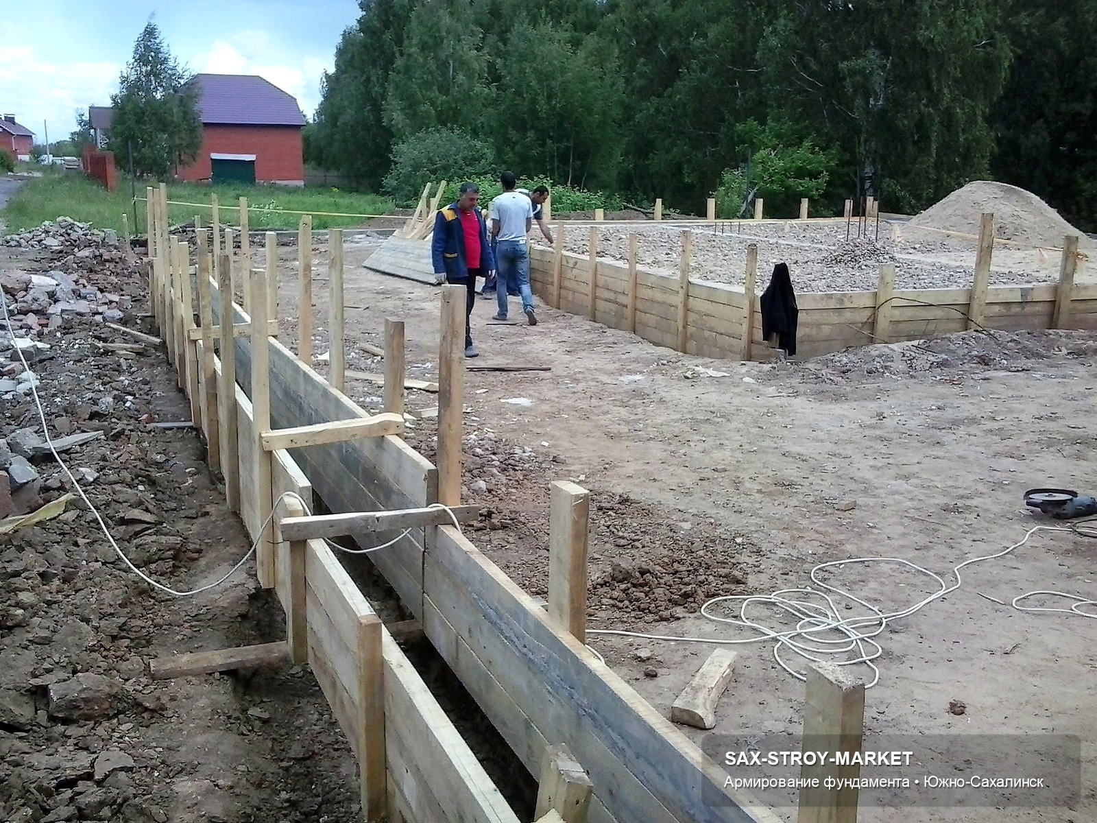 Устройство фундамента: основание под дом, каркас готов к бетонированию — Южно-Сахалинск, Сах-Строй-Маркет