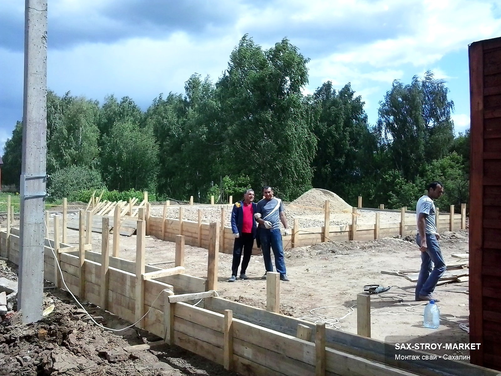 Устройство фундамента: основание под дом, каркас готов к бетонированию — Южно-Сахалинск, Сах-Строй-Маркет