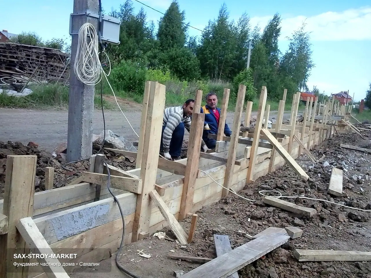 Устройство фундамента: основание под дом, каркас готов к бетонированию — Южно-Сахалинск, Сах-Строй-Маркет