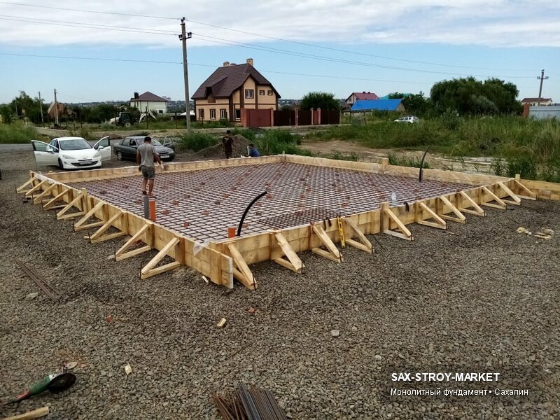 Устройство фундамента: основание под дом, каркас готов к бетонированию — Южно-Сахалинск, Сах-Строй-Маркет