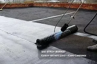 Монтаж плоской кровли: плоская кровля объекта, рабочий этап на плоской крыше — Южно-Сахалинск, Сах-Строй-Маркет