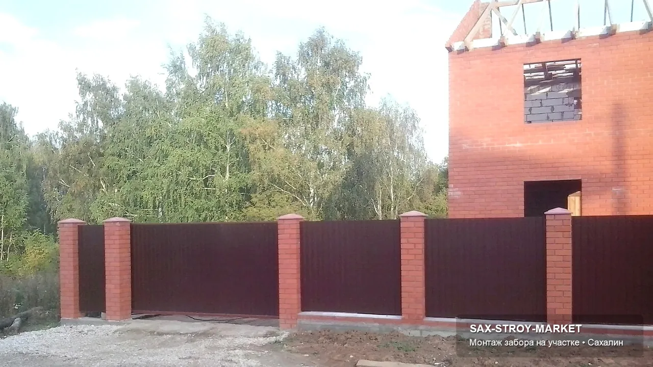 Установка забора: ограждение участка, въездная группа участка — Южно-Сахалинск, Сах-Строй-Маркет