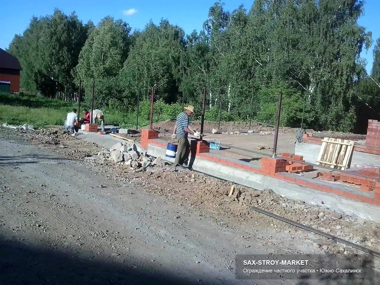 Установка забора: ограждение участка, монтаж секций забора — Южно-Сахалинск, Сах-Строй-Маркет