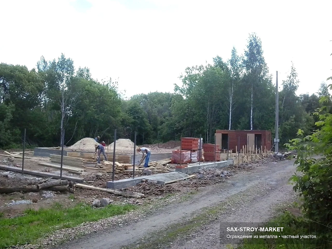 Установка забора: ограждение участка, монтаж секций забора — Южно-Сахалинск, Сах-Строй-Маркет