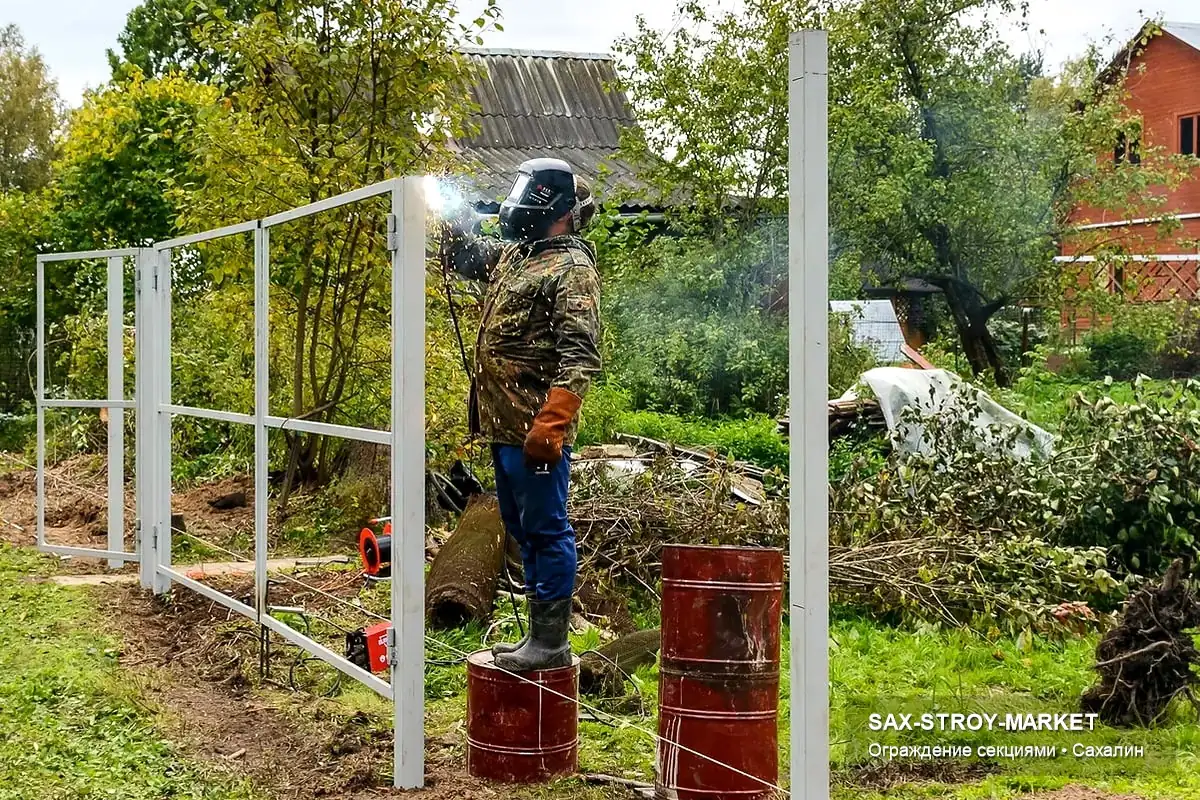 Установка забора: ограждение участка, ворота и калитка на объекте — Южно-Сахалинск, Сах-Строй-Маркет