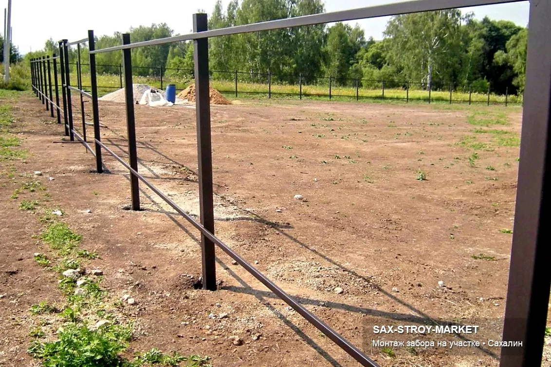 Установка забора: ограждение участка, столбы и пролёты ограждения — Южно-Сахалинск, Сах-Строй-Маркет