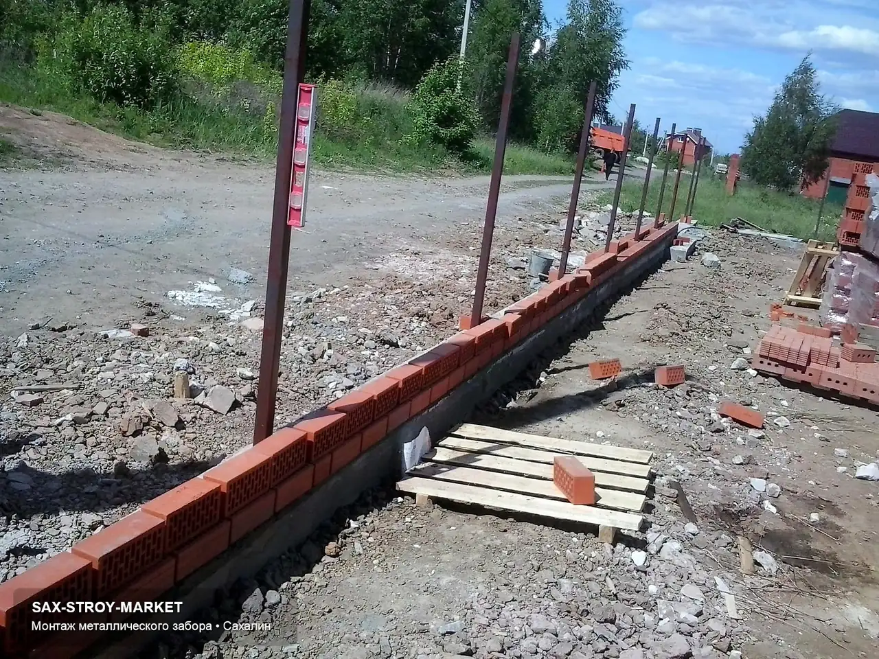 Установка забора: ограждение участка, монтаж секций забора — Южно-Сахалинск, Сах-Строй-Маркет