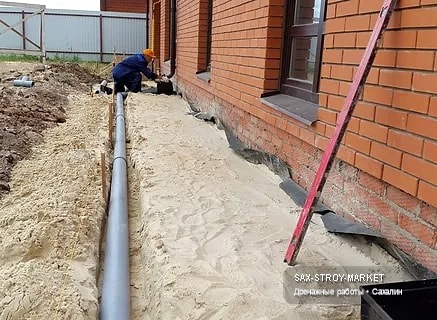 Устройство дренажа: дренаж участка, рабочий этап устройства — Южно-Сахалинск, Сах-Строй-Маркет