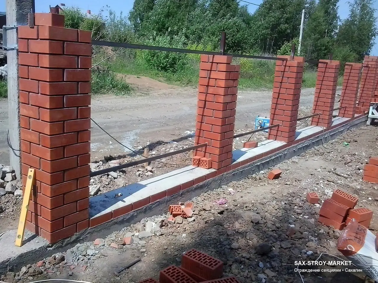 Установка забора: ограждение участка, монтаж секций забора — Южно-Сахалинск, Сах-Строй-Маркет
